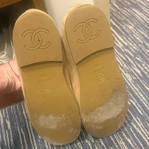 CHANEL Tan Suede CC Logo Slip-On Loafers - Picture 4 of 8